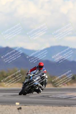 media/Nov-16-2025-Race Pace (Sun) [[8c5fa54630]]/Non Verified Riders (1st 20 Minutes)/5-Turn 15 (110pm)/